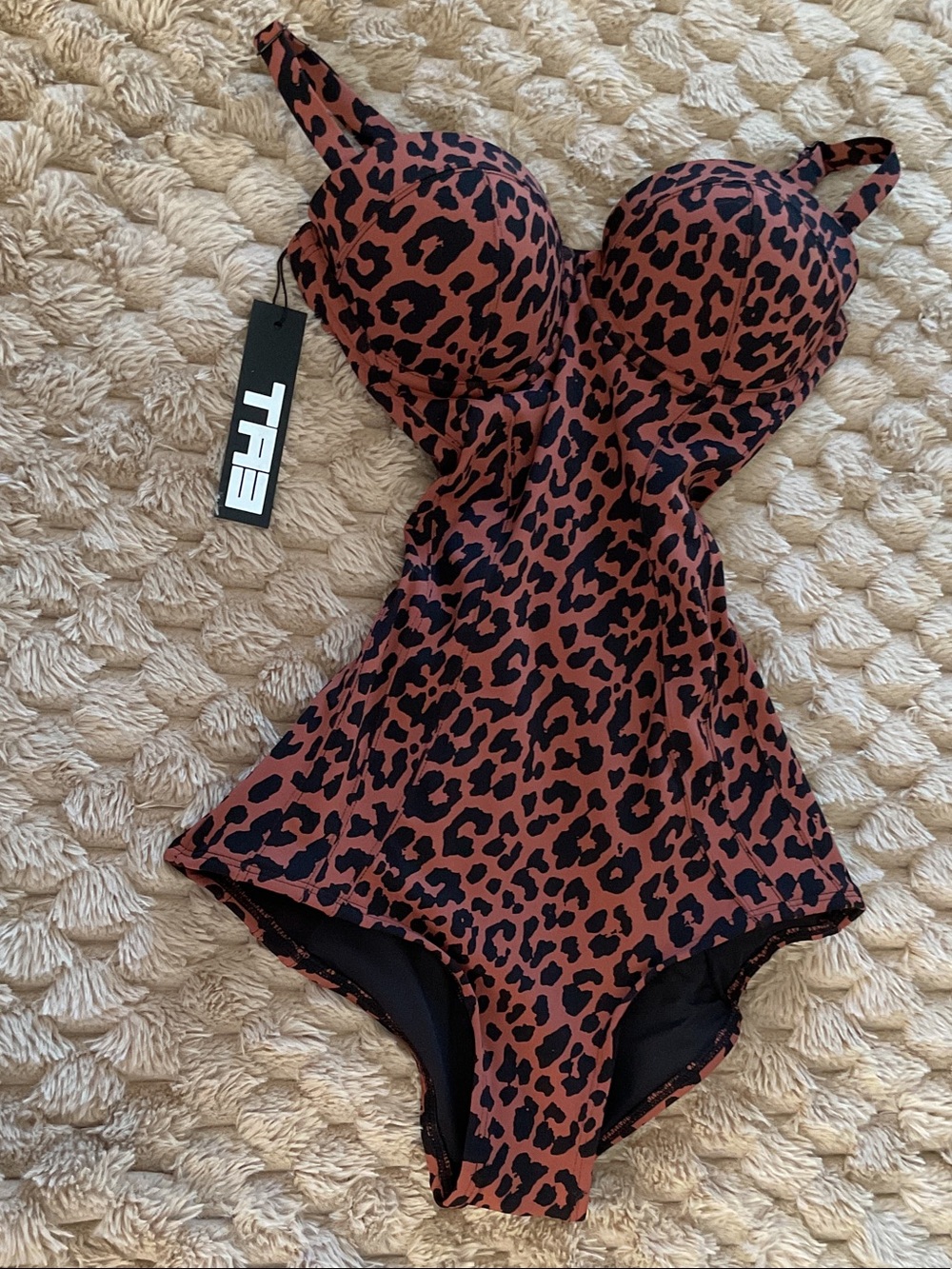 TA3 One-Piece Swimsuit in Modern Leopard LUSHY HIPSTER XS SHORT- C
NWT/returns